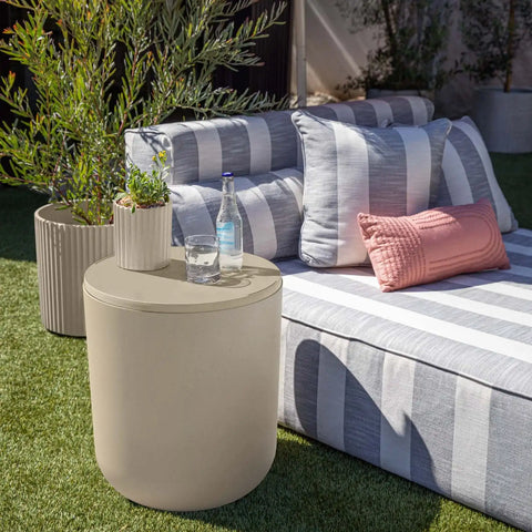 kona chill side table